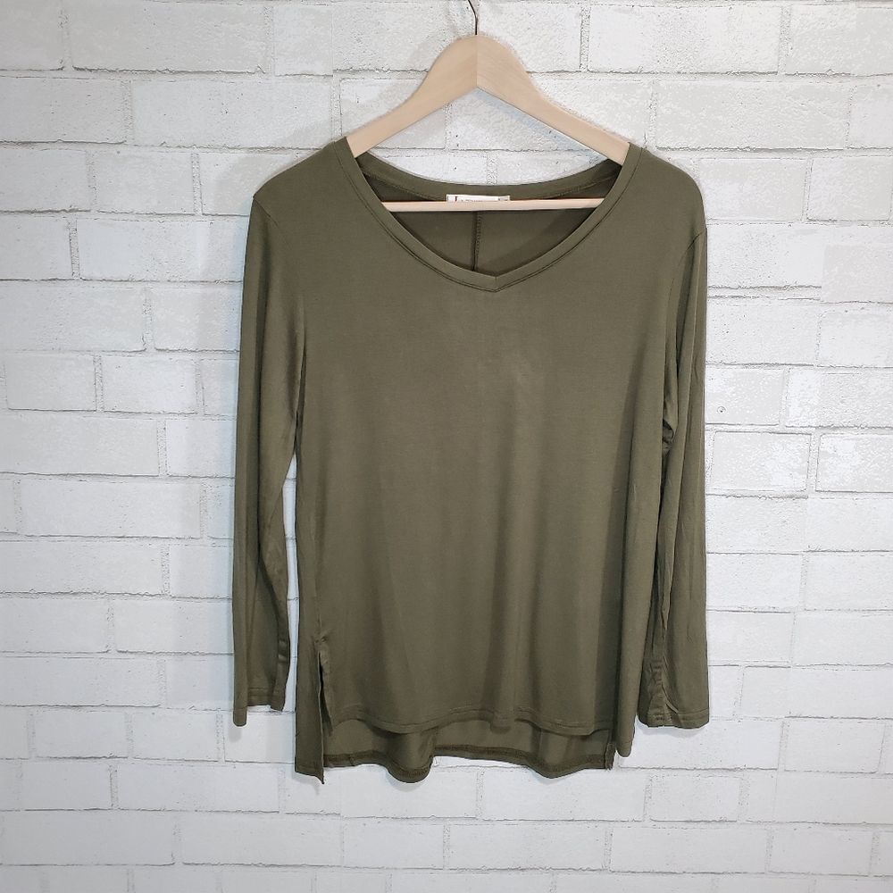 Long sleeve comfy green top